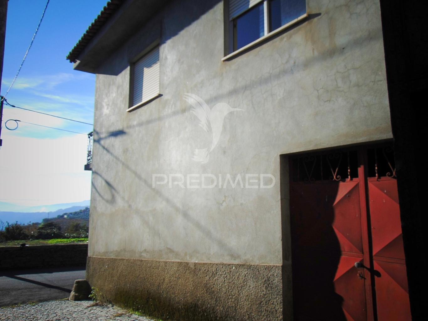 3 moradias geminadas para recuperação em abaças - vila real