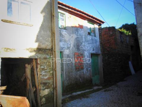 3 moradias geminadas para recuperação em abaças - vila real