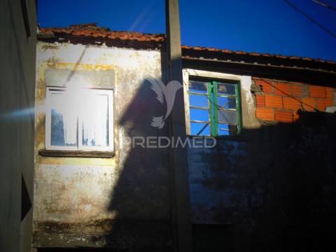 3 moradias geminadas para recuperação em abaças - vila real