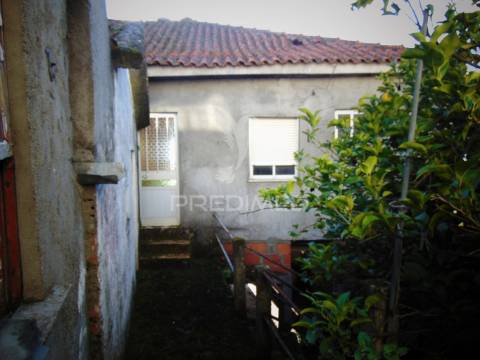 3 moradias geminadas para recuperação em abaças - vila real