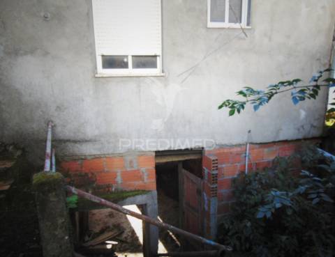 3 moradias geminadas para recuperação em abaças - vila real