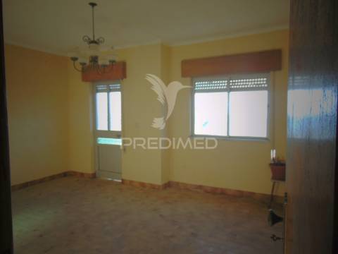 3 moradias geminadas para recuperação em abaças - vila real