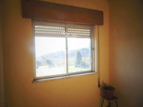 3 moradias geminadas para recuperação em abaças - vila real