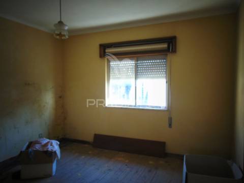 3 moradias geminadas para recuperação em abaças - vila real