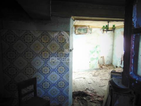 3 moradias geminadas para recuperação em abaças - vila real