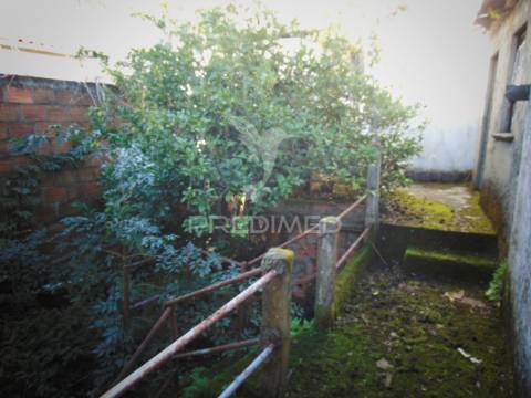 3 moradias geminadas para recuperação em abaças - vila real