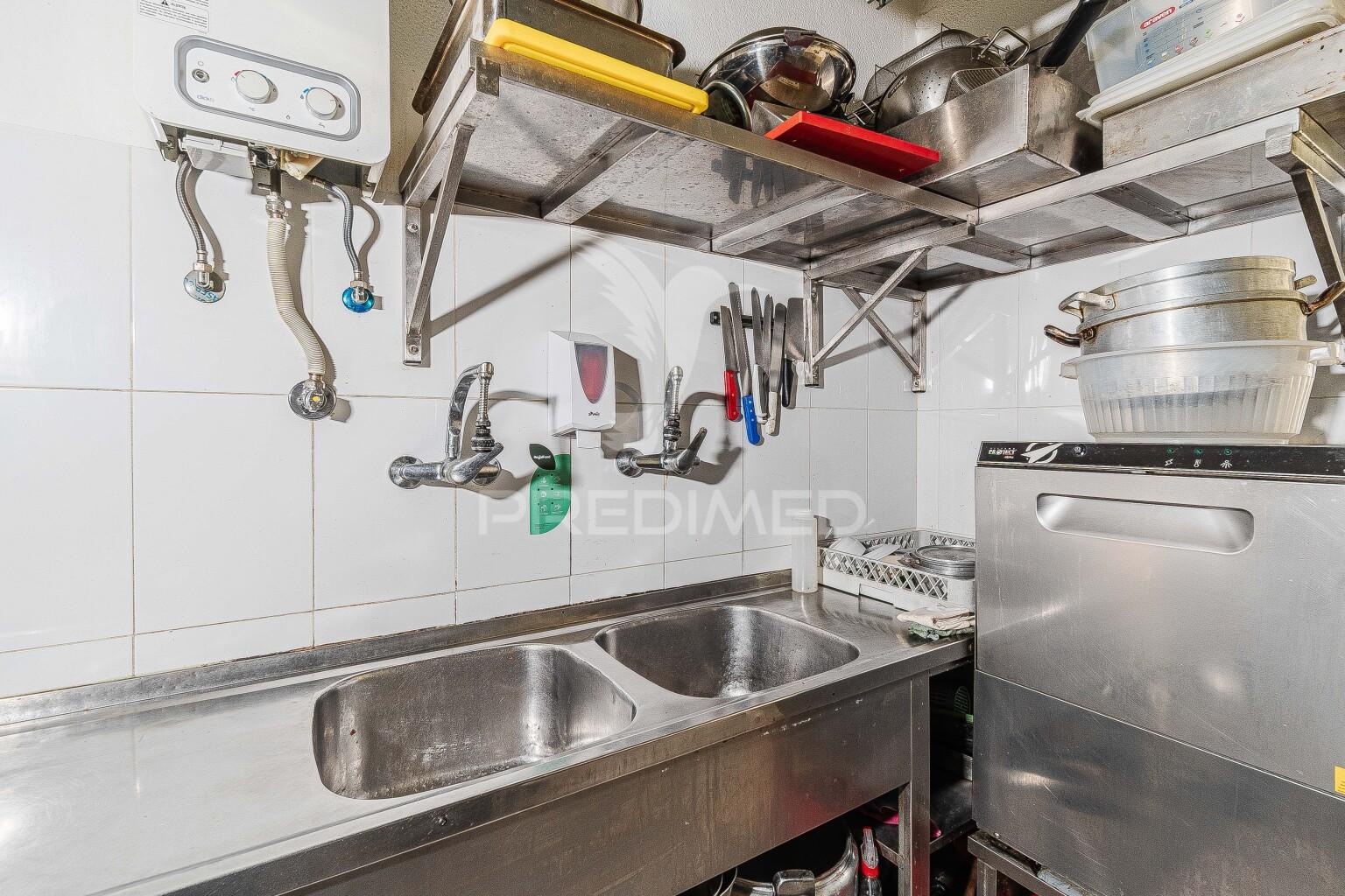 Trespasse – restaurante / churrasqueira totalmente equipado na amadora