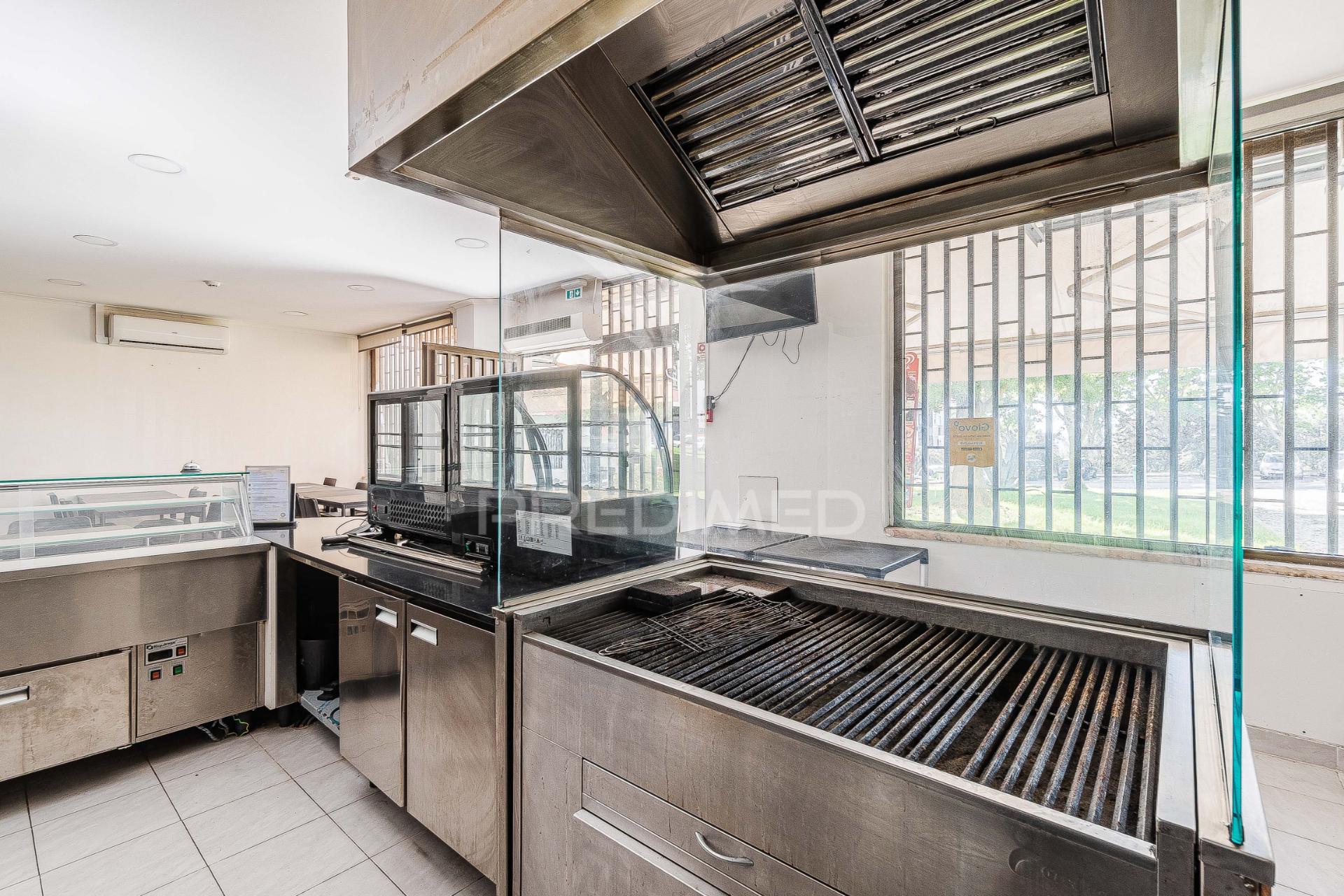 Trespasse – restaurante / churrasqueira totalmente equipado na amadora