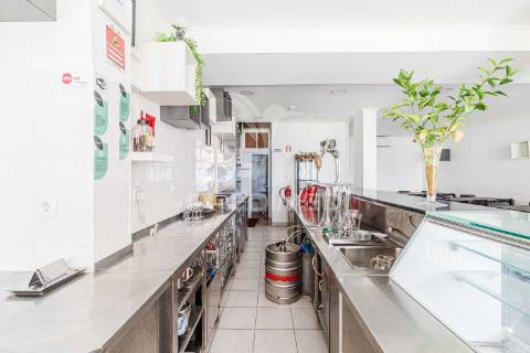 Trespasse – restaurante / churrasqueira totalmente equipado na amadora