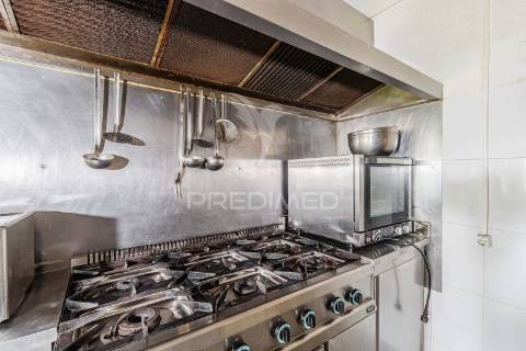 Trespasse – restaurante / churrasqueira totalmente equipado na amadora