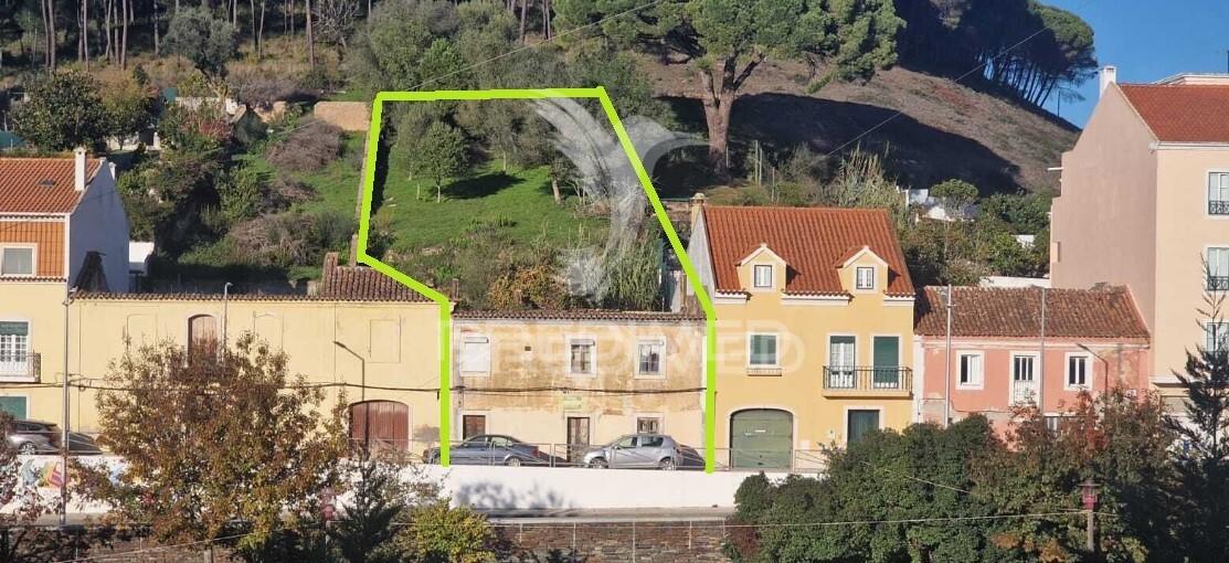 Lote para construção de moradia com piscina