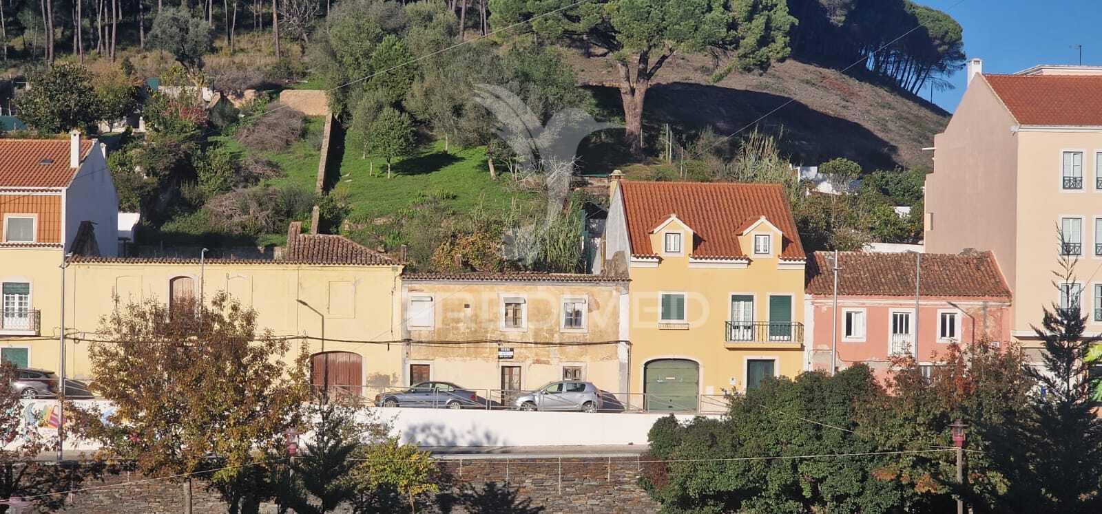 Lote para construção de moradia com piscina