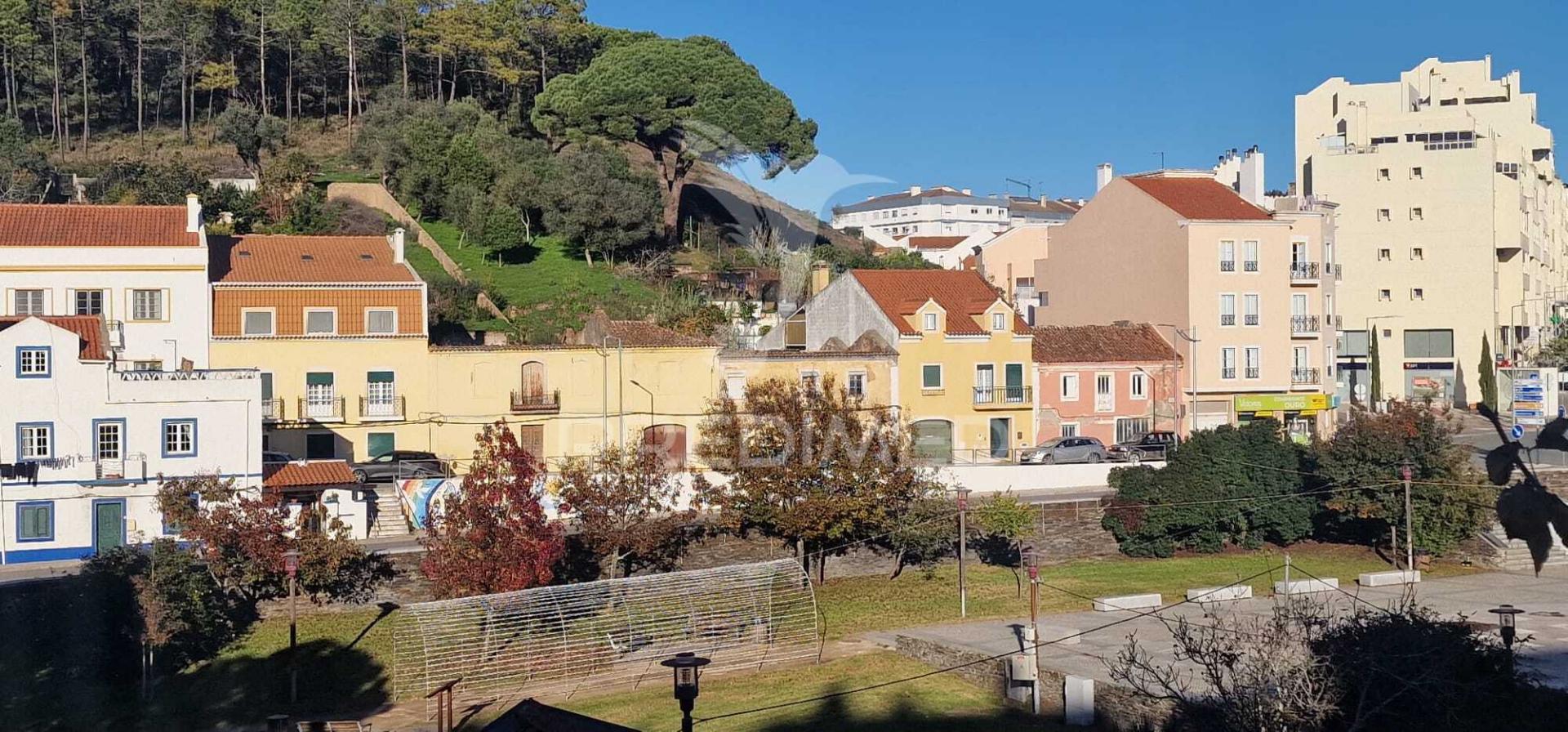 Lote para construção de moradia com piscina