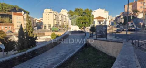 Lote para construção de moradia com piscina