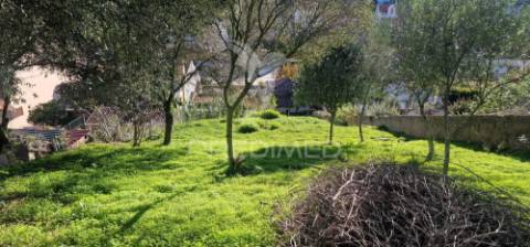 Lote para construção de moradia com piscina