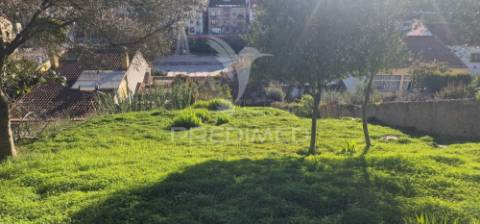 Lote para construção de moradia com piscina