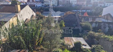 Lote para construção de moradia com piscina