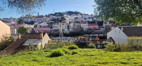 Lote para construção de moradia com piscina