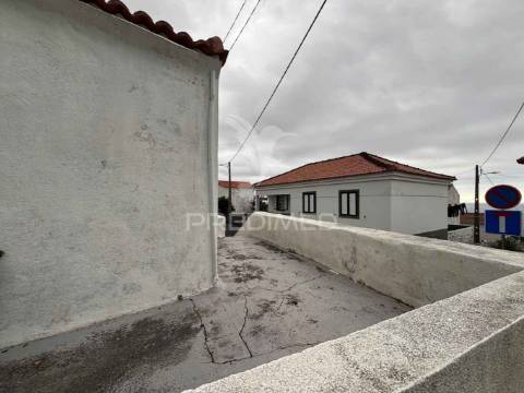 T2 pronto a habitar no centro de são mateus – madalena do pico