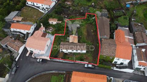 T2 para remodelação com vista de mar e terreno – são mateus, madalena do pico