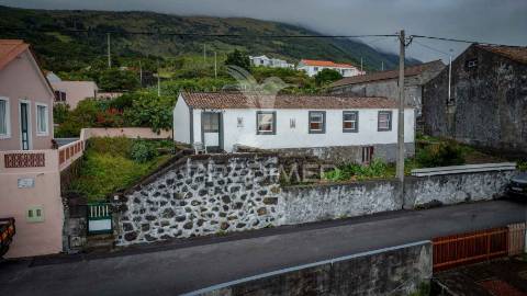 T2 para remodelação com vista de mar e terreno – são mateus, madalena do pico