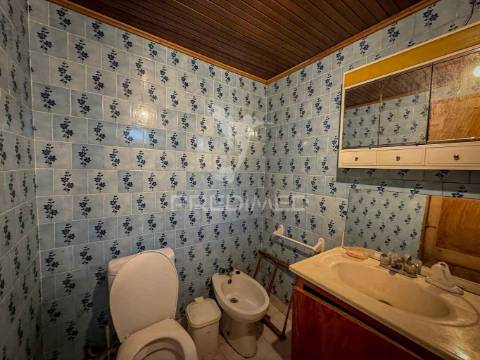 T2 para remodelação com vista de mar e terreno – são mateus, madalena do pico