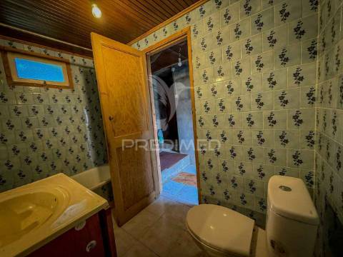 T2 para remodelação com vista de mar e terreno – são mateus, madalena do pico