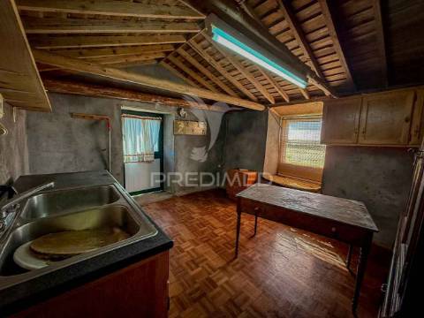 T2 para remodelação com vista de mar e terreno – são mateus, madalena do pico