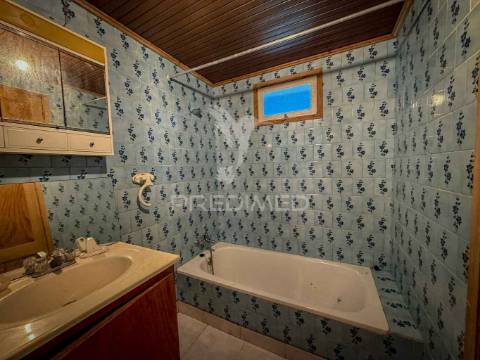 T2 para remodelação com vista de mar e terreno – são mateus, madalena do pico