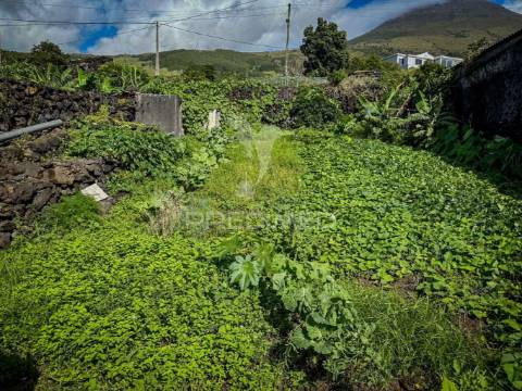 T2 para remodelação com vista de mar e terreno – são mateus, madalena do pico
