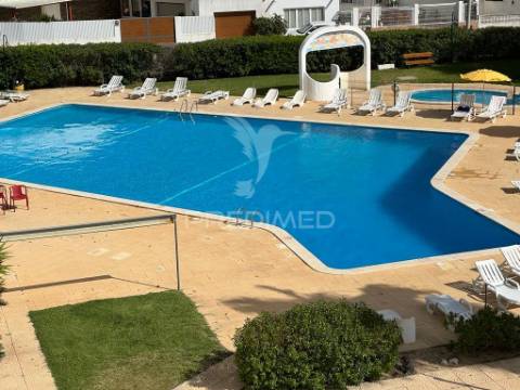 Apartamento t1 mobilado para arrendamento ao ano em condomínio