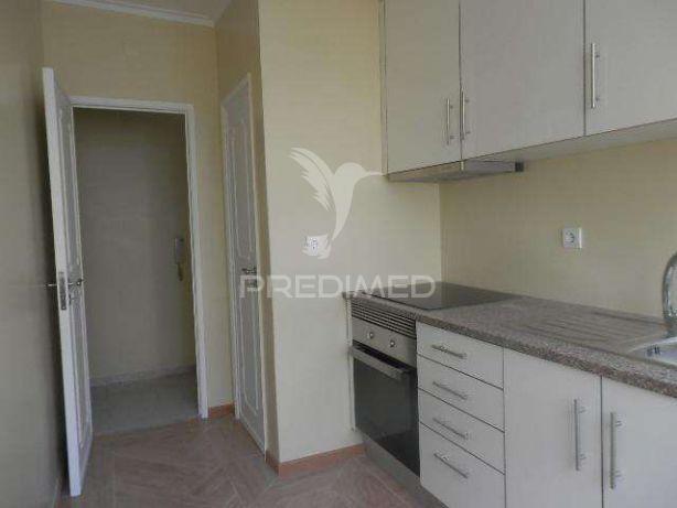 Arrendo t2 em mem martins,