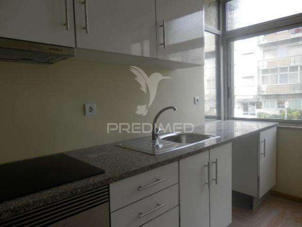 Arrendo t2 em mem martins,