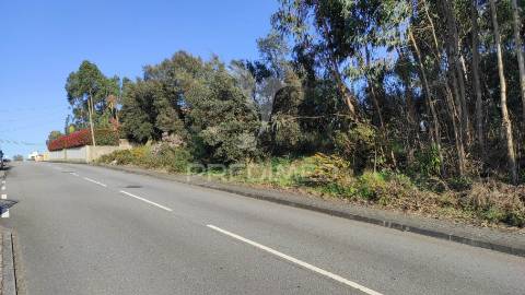 Terreno urbano em lousado