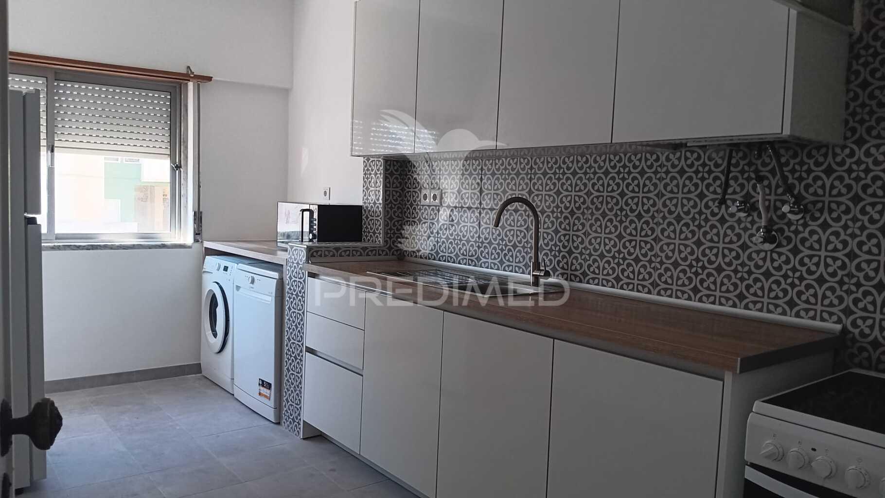 Excelente t2 arrendar próximo praia, no centro de oeiras