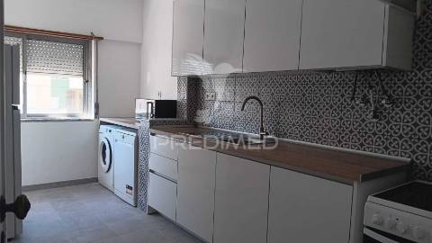 Excelente t2 arrendar próximo praia, no centro de oeiras