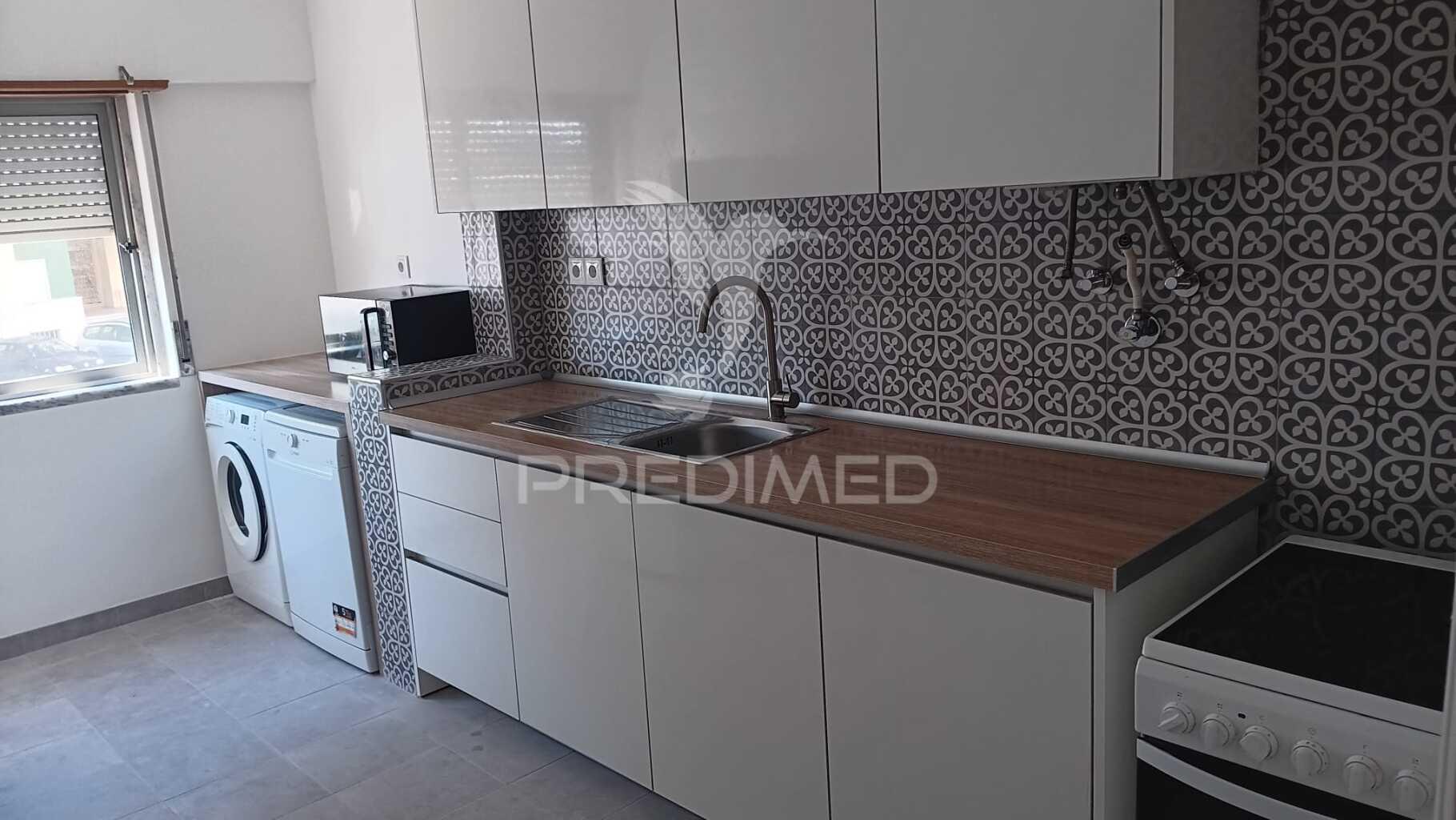 Excelente t2 arrendar próximo praia, no centro de oeiras