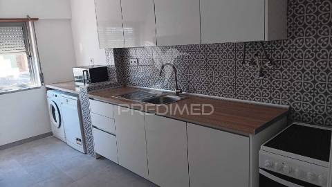 Excelente t2 arrendar próximo praia, no centro de oeiras