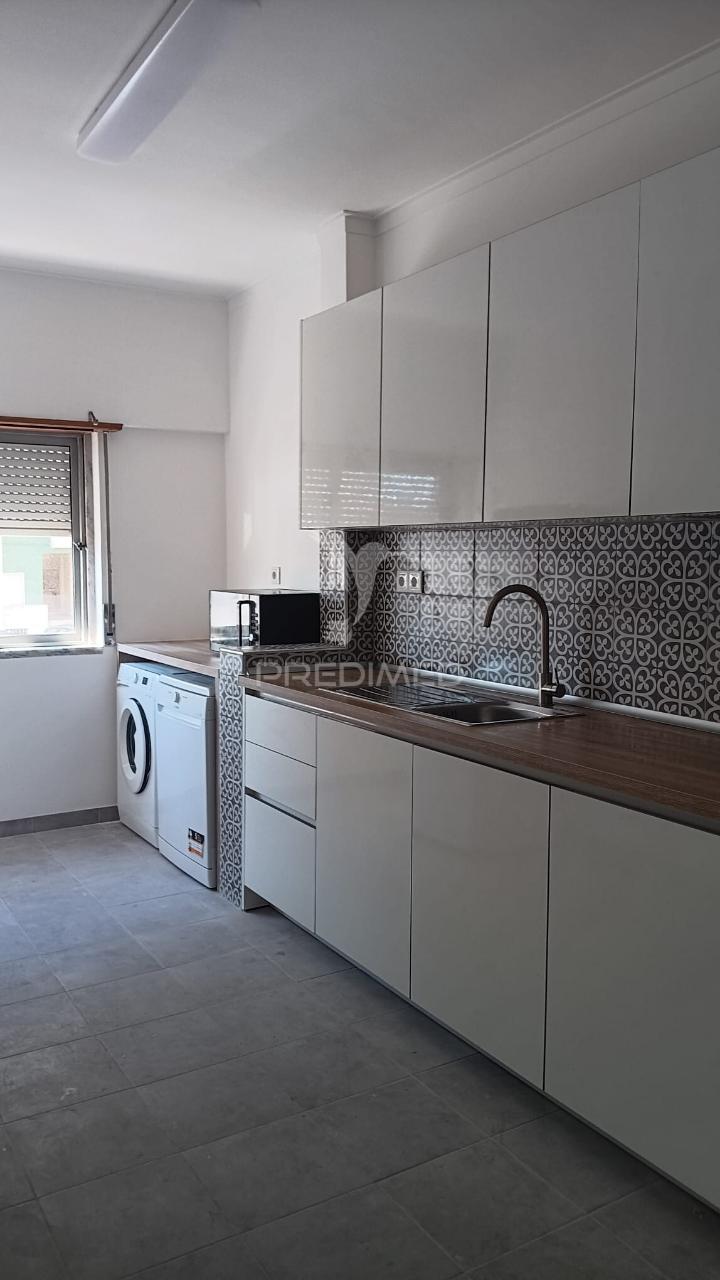 Excelente t2 arrendar próximo praia, no centro de oeiras