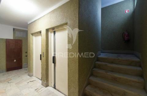 Excelente t2 arrendar próximo praia, no centro de oeiras