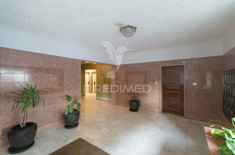 Excelente t2 arrendar próximo praia, no centro de oeiras