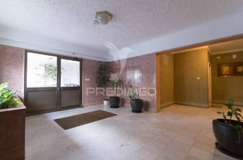 Excelente t2 arrendar próximo praia, no centro de oeiras