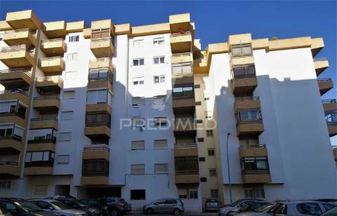 Excelente t2 arrendar próximo praia, no centro de oeiras