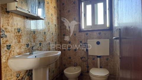 Moradia de 3 pisos com dois t4 + potencial t2 | terreno 1.160 m² | excelente localização e acessos