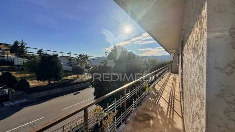 Moradia de 3 pisos com dois t4 + potencial t2 | terreno 1.160 m² | excelente localização e acessos