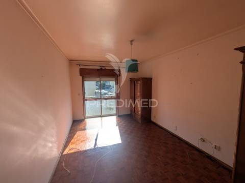 Apartamento t2 c/ arrumos