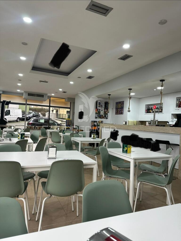 Trespasse de padaria, pastelaria & espaço com potencial para restaurante