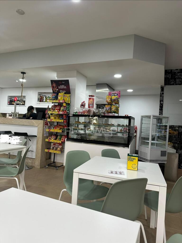 Trespasse de padaria, pastelaria & espaço com potencial para restaurante