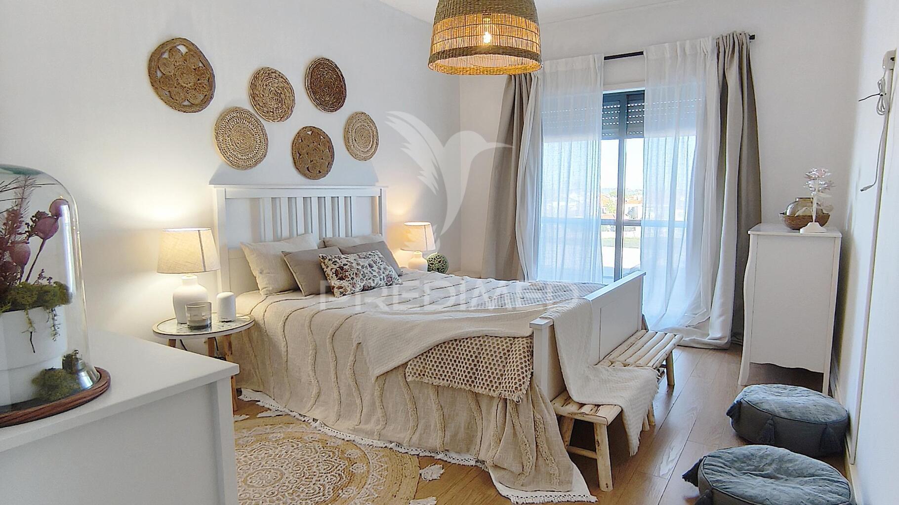 Suíte, duas varandas, dois w.c., arrecadação individual de 25m2