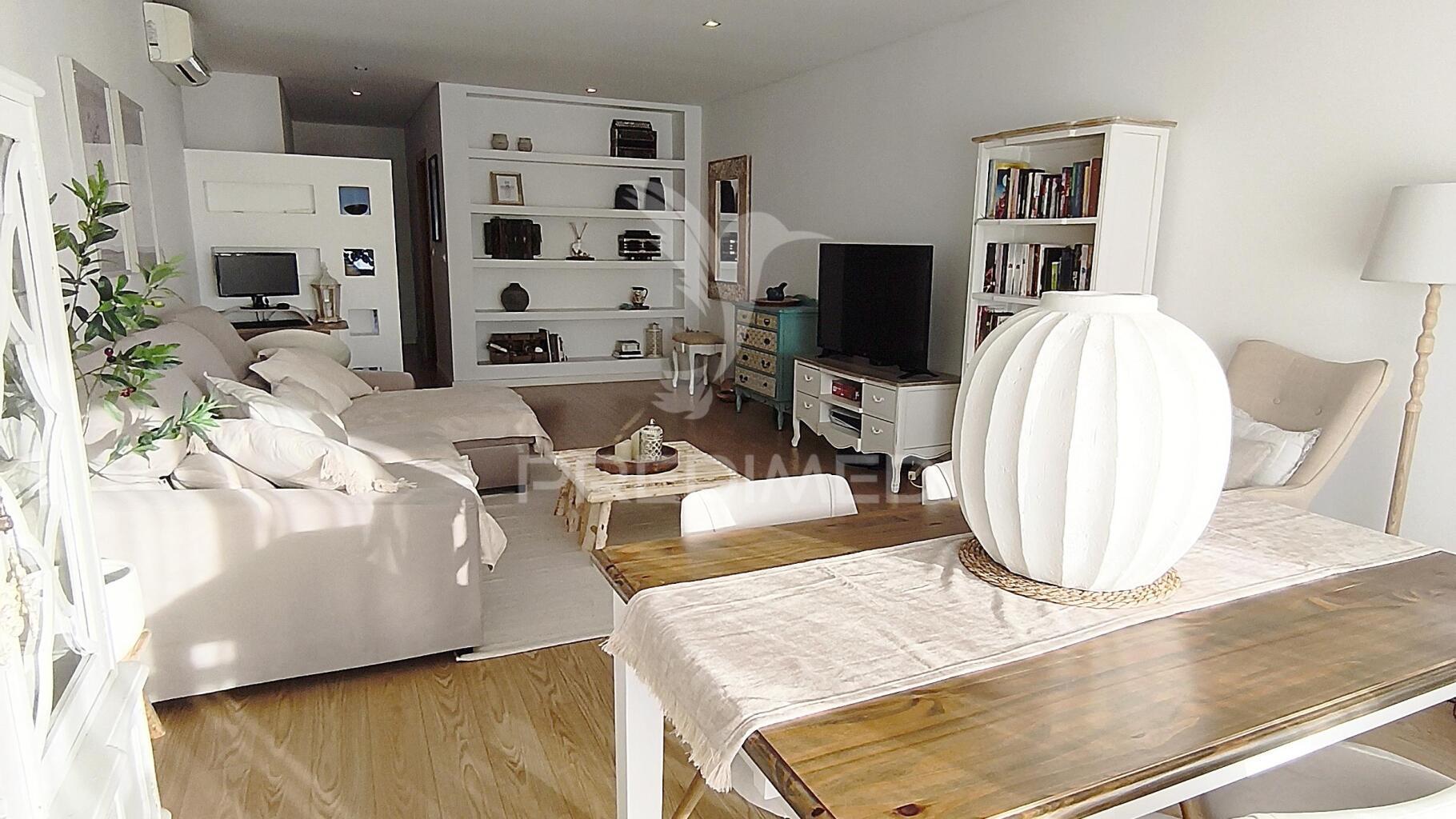 Suíte, duas varandas, dois w.c., arrecadação individual de 25m2